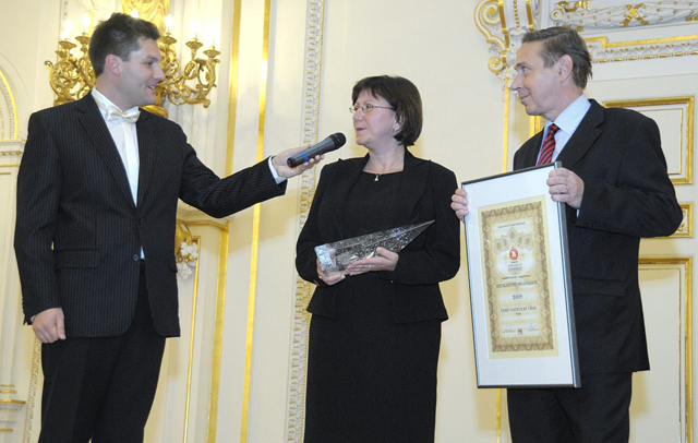 Foto 2 - ČSÚ získal titul "Excelentní organizace 2009"