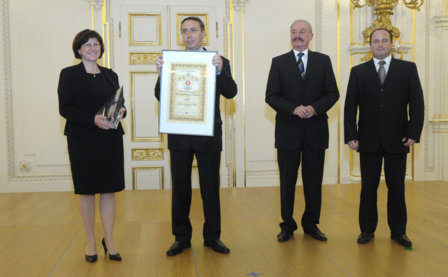 Foto 1 - ČSÚ získal titul "Excelentní organizace 2009"