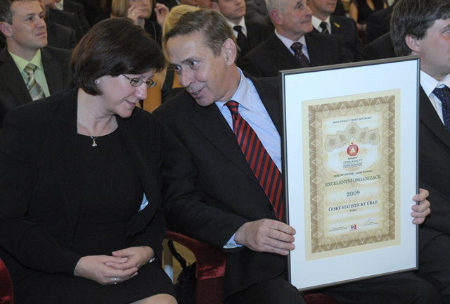 Foto 3 - ČSÚ získal titul "Excelentní organizace 2009"