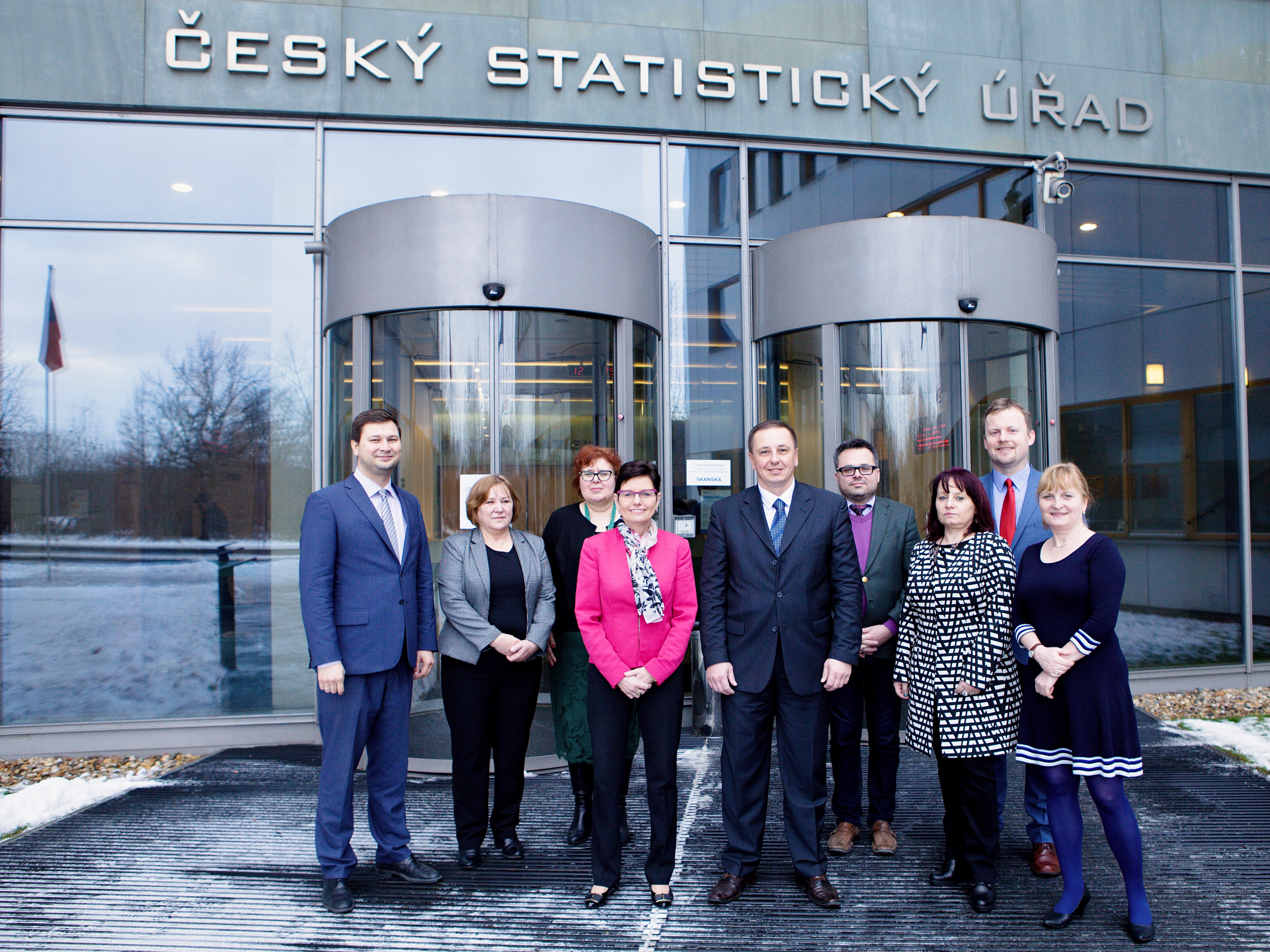 Předsedkyně ČSÚ Iva Ritschelová dnes spolu s užším vedením přivítala v pražském sídle ústředí předsedu ŠÚSR Alexandra Balleka (uprostřed) a jeho tým.